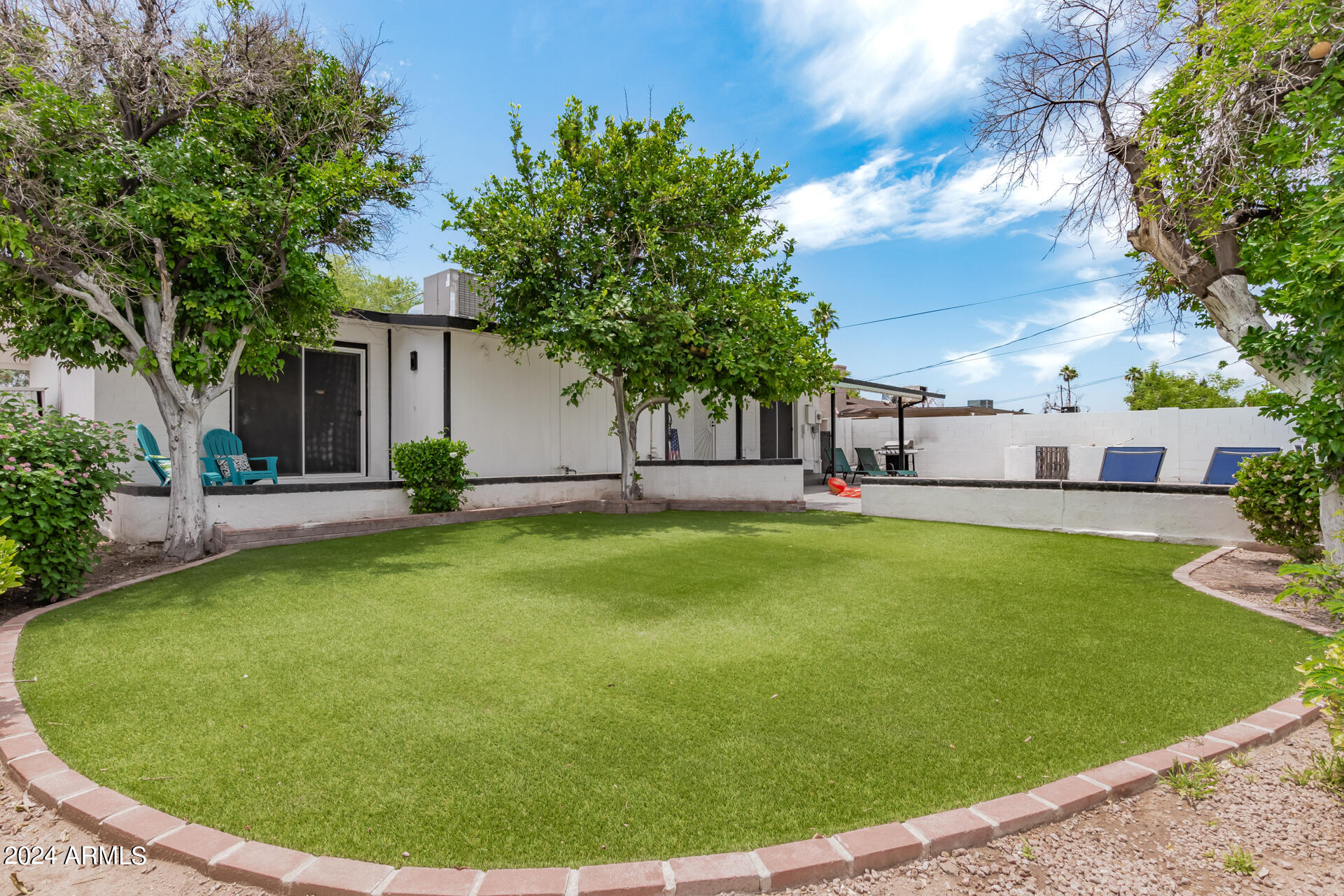 1044 E ALAMEDA Drive