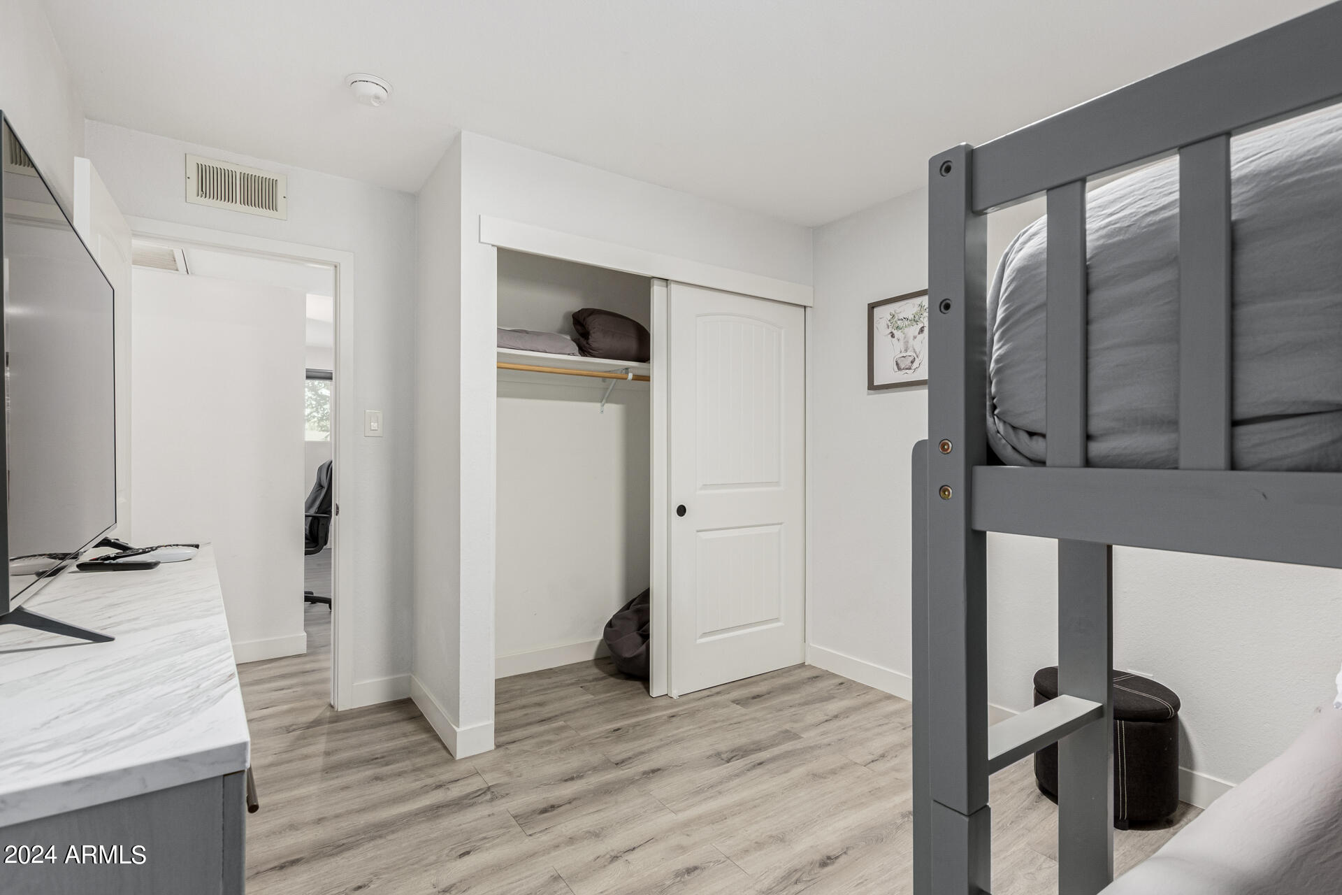 1044 E ALAMEDA Drive