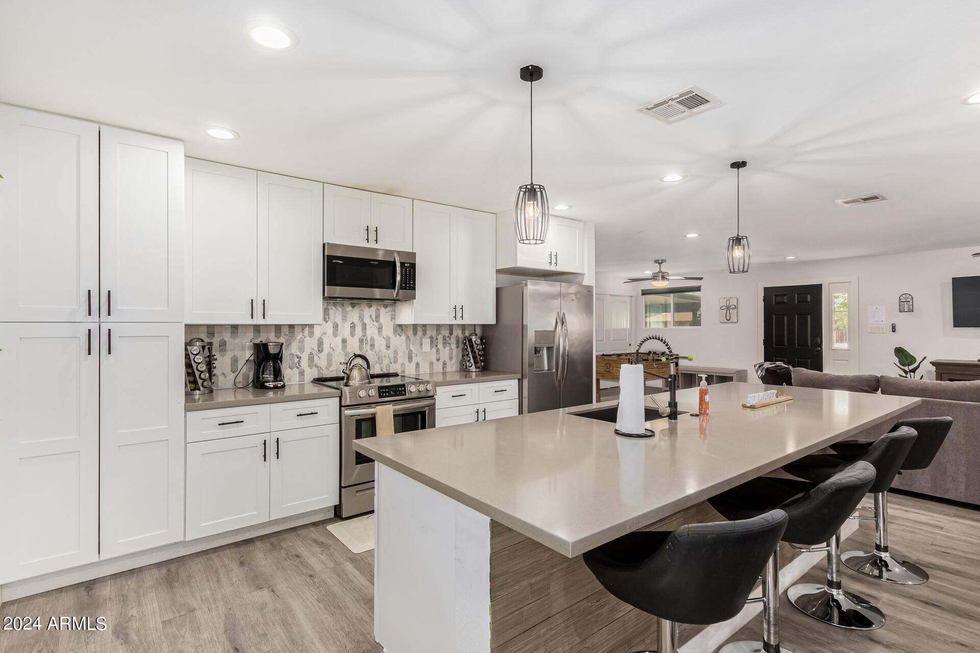 1044 E ALAMEDA Drive