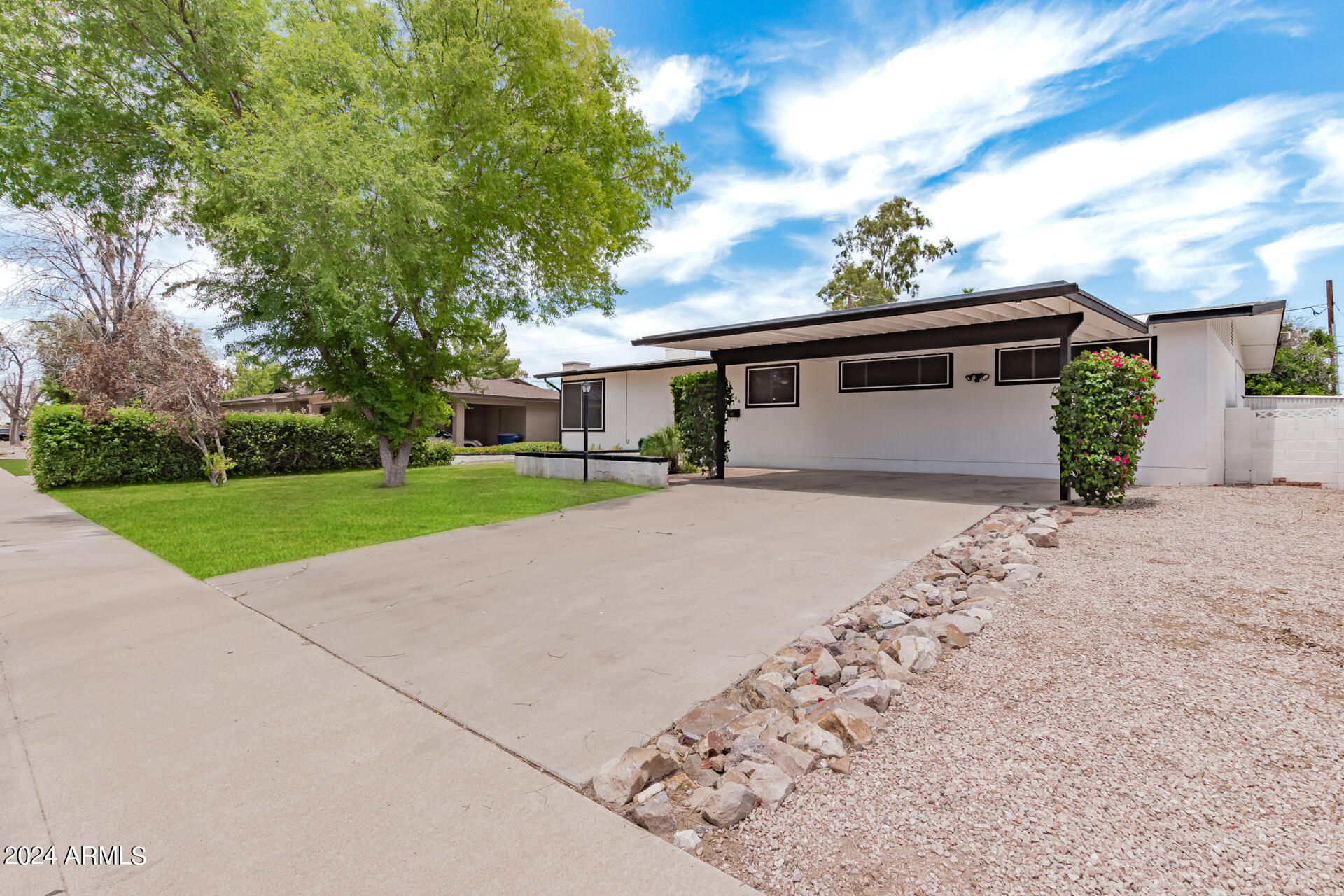 1044 E ALAMEDA Drive