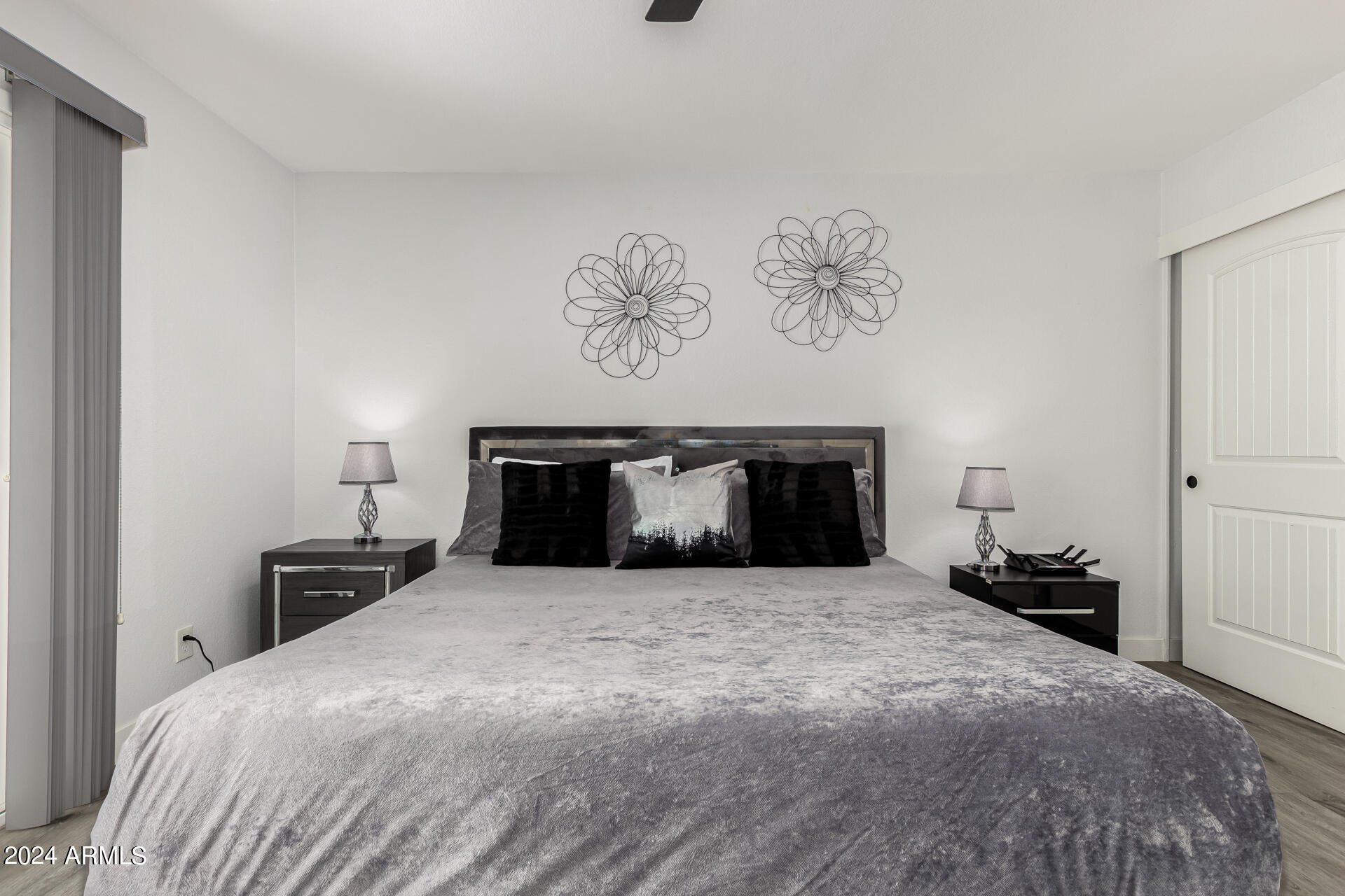 1044 E ALAMEDA Drive