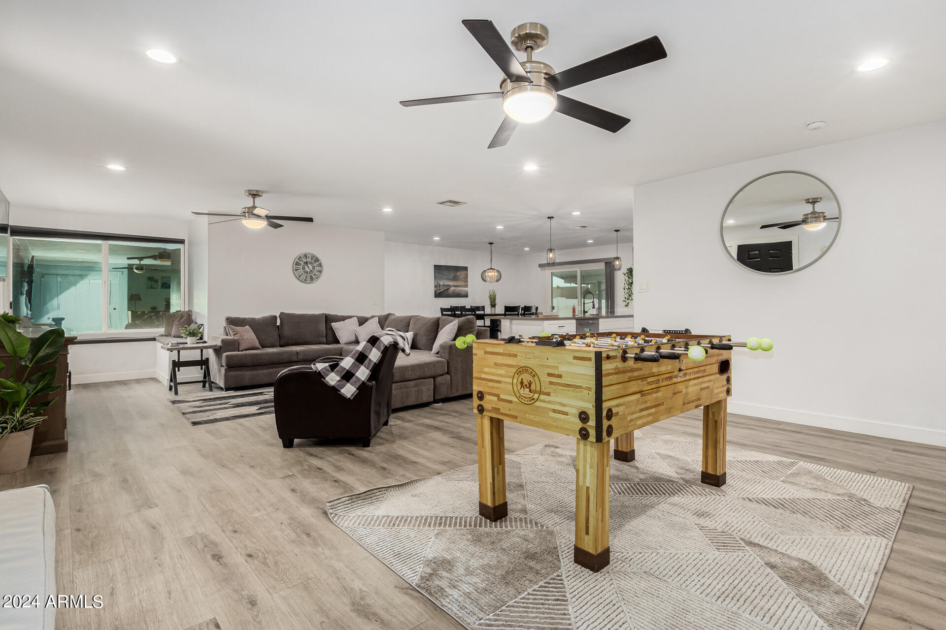 1044 E ALAMEDA Drive