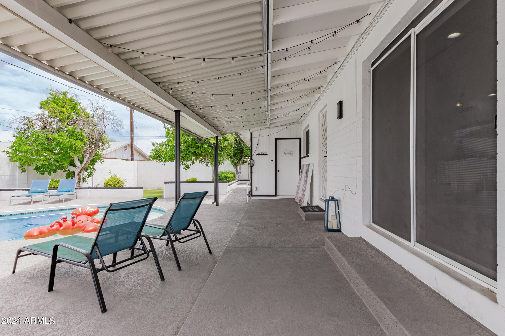 1044 E ALAMEDA Drive