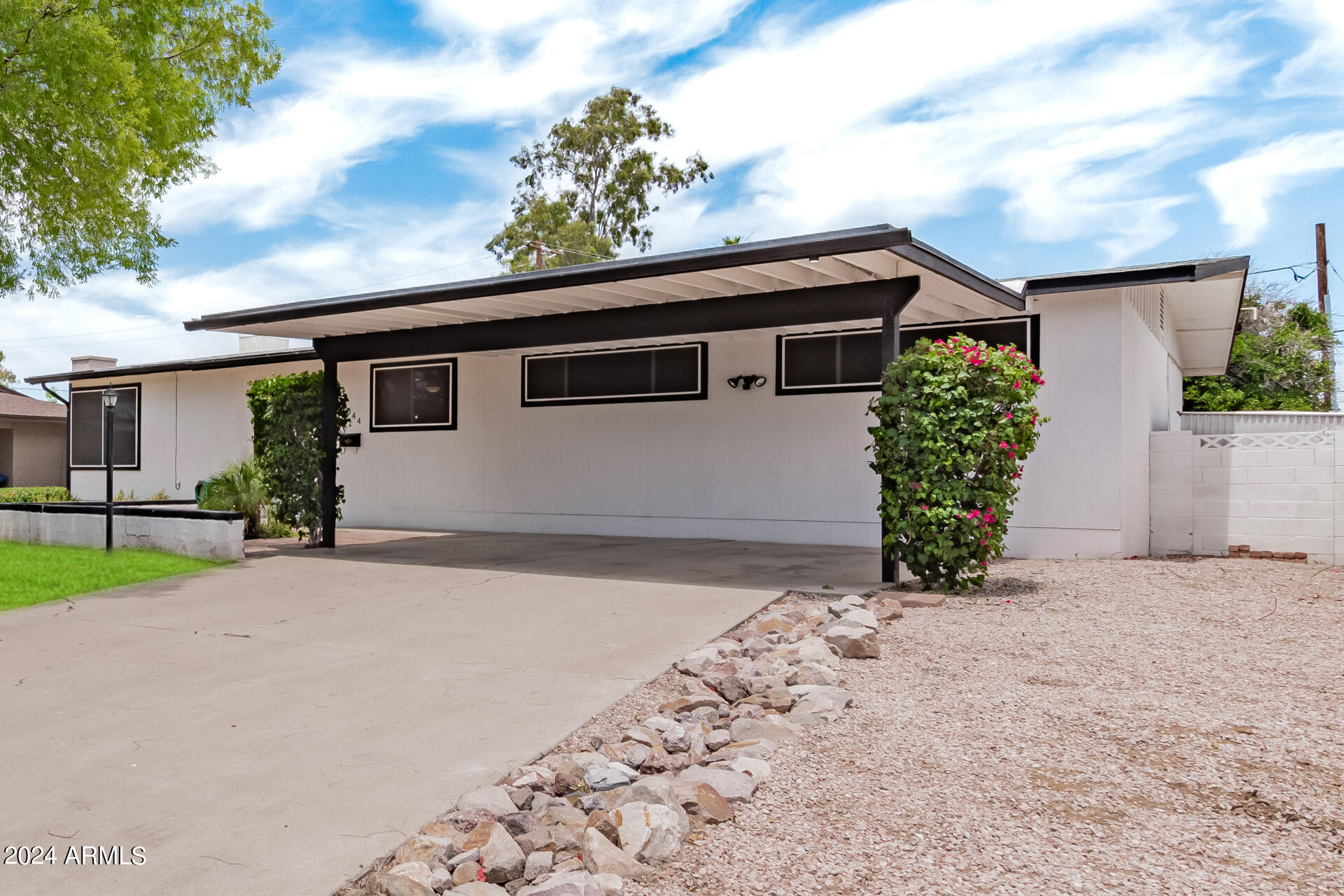 1044 E ALAMEDA Drive