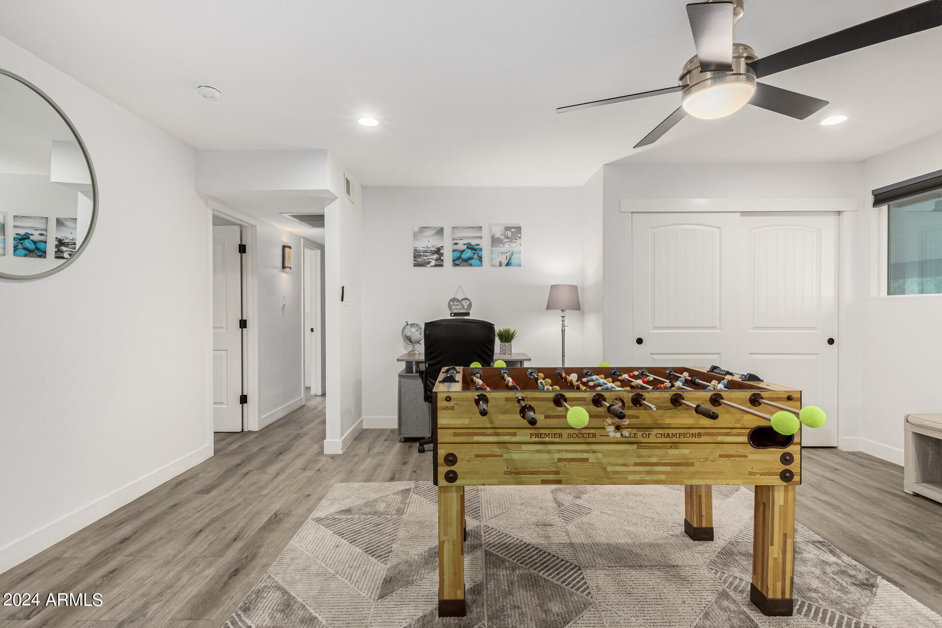 1044 E ALAMEDA Drive