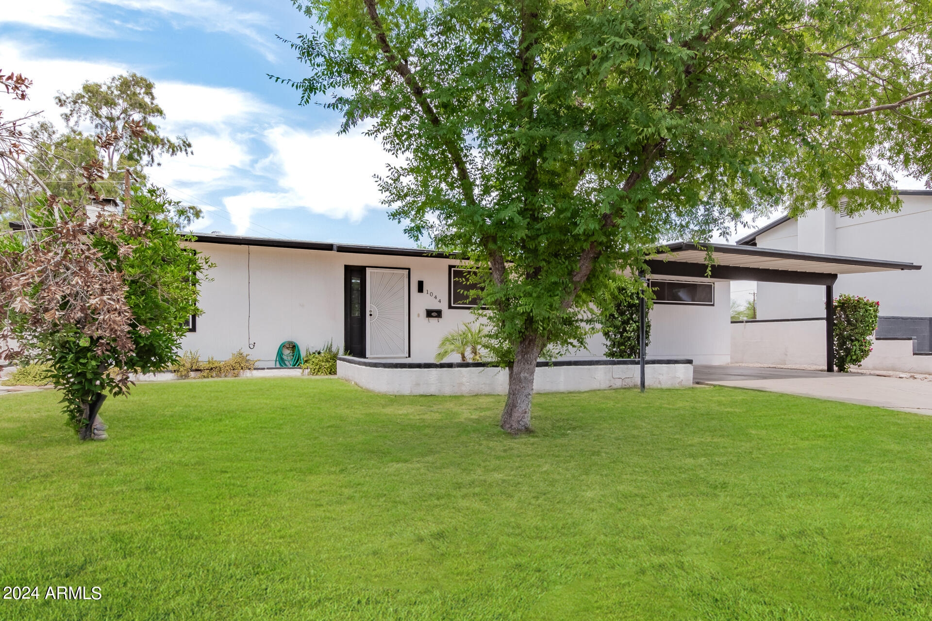 1044 E ALAMEDA Drive