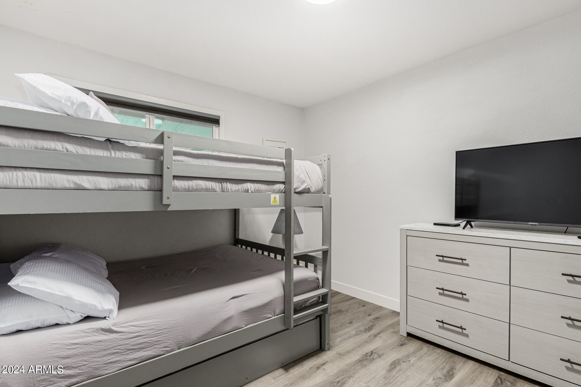 1044 E ALAMEDA Drive