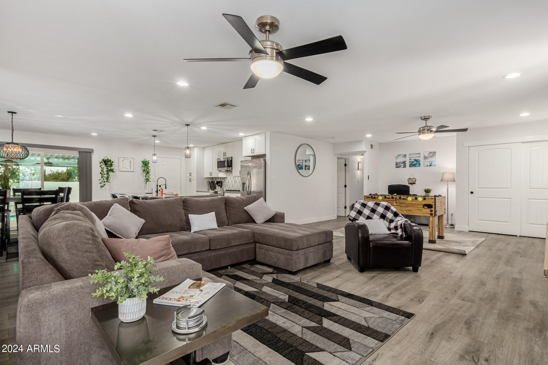 1044 E ALAMEDA Drive