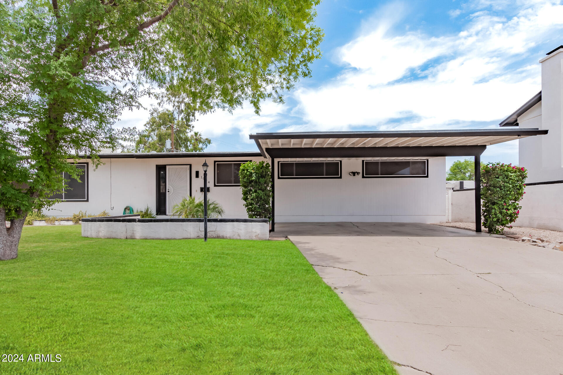 1044 E ALAMEDA Drive