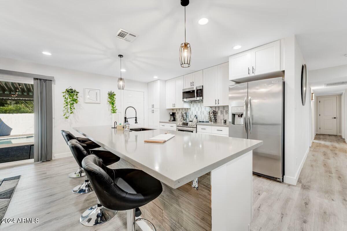 1044 E ALAMEDA Drive