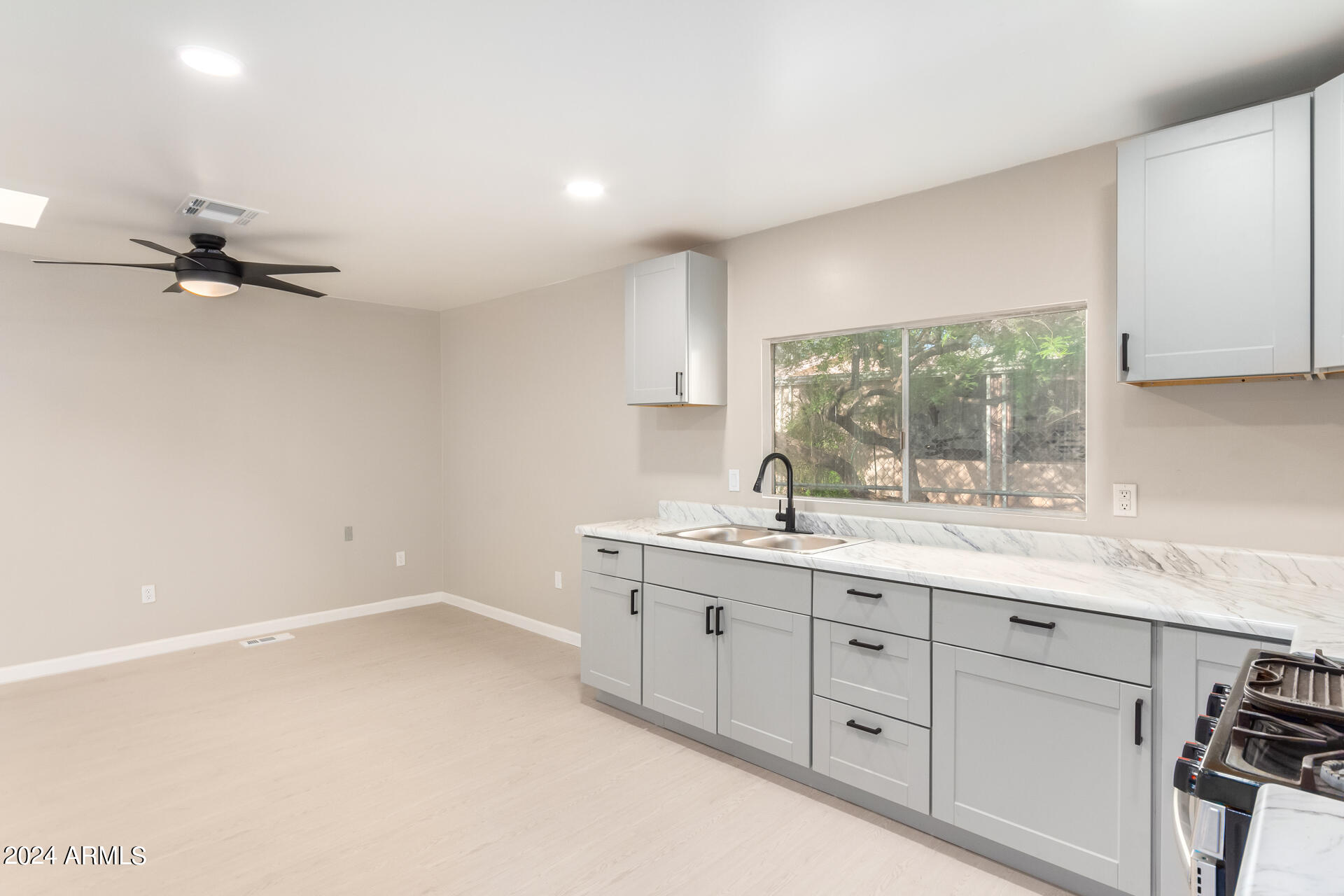 303 E SOUTH MOUNTAIN Avenue # 5