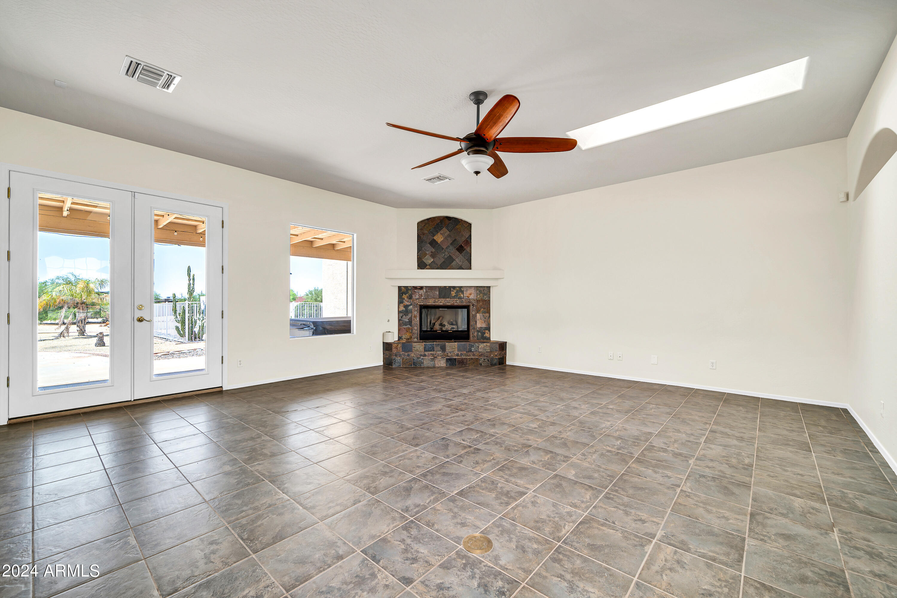 24919 W QUAILS NEST Lane