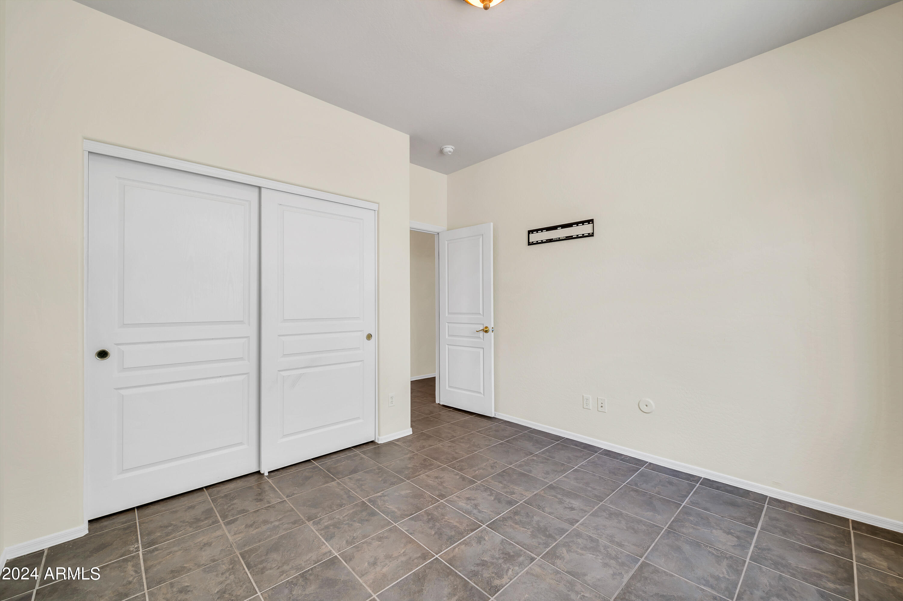 24919 W QUAILS NEST Lane