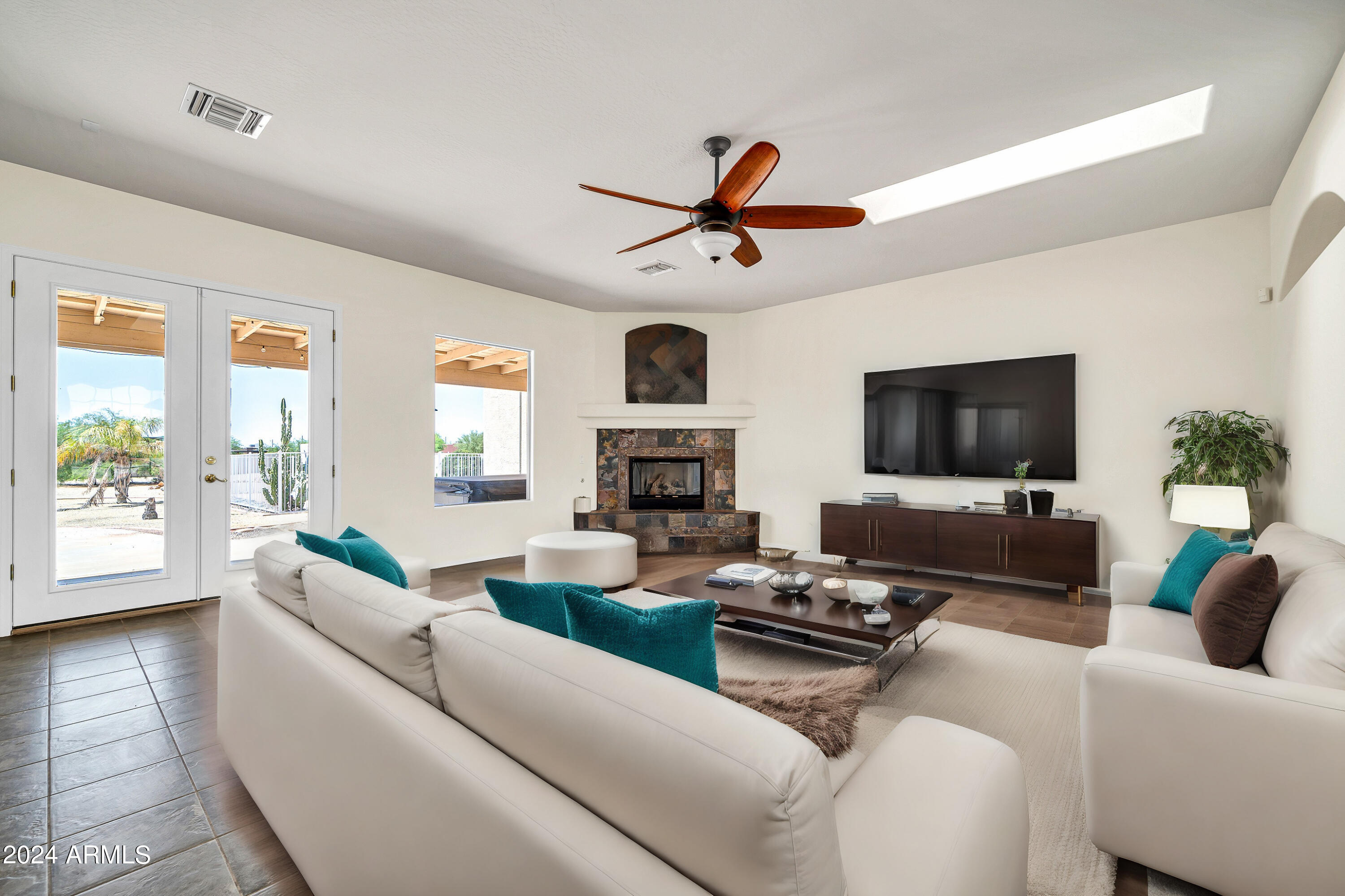 24919 W QUAILS NEST Lane