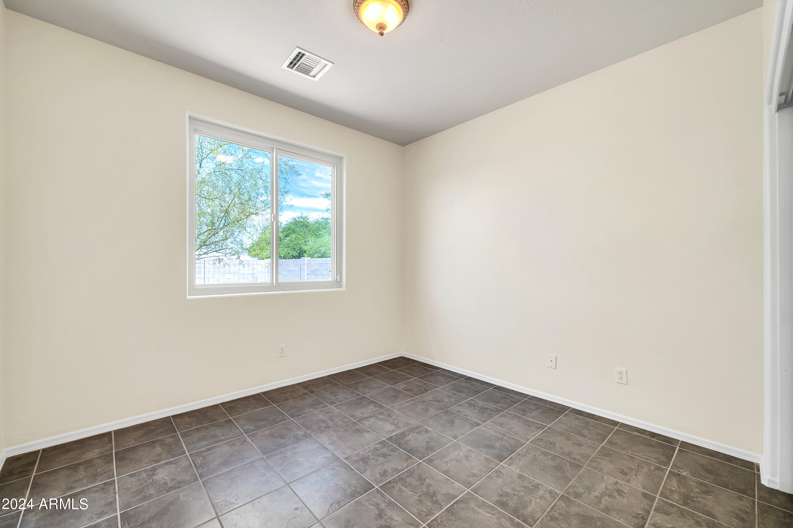 24919 W QUAILS NEST Lane