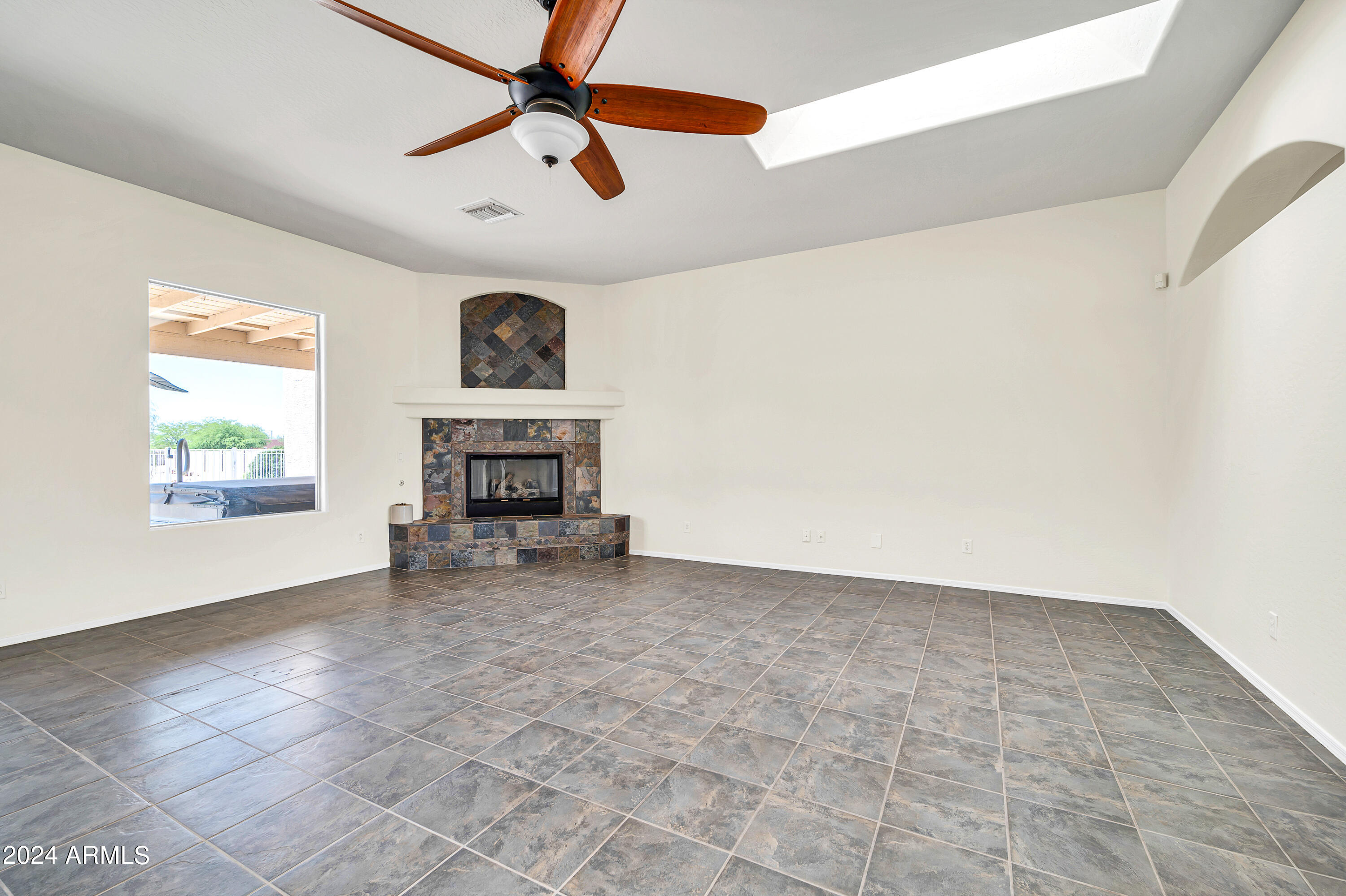 24919 W QUAILS NEST Lane