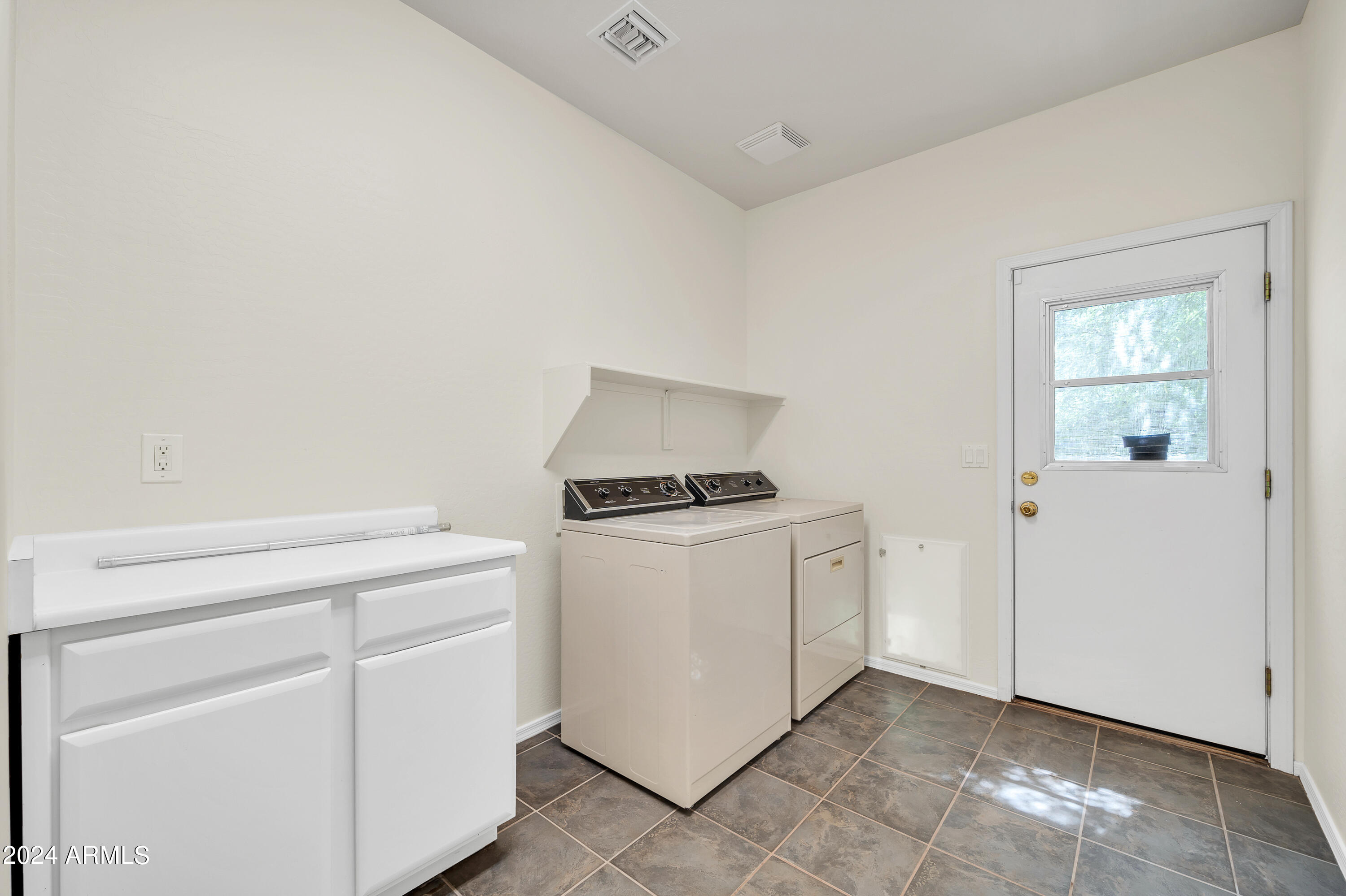 24919 W QUAILS NEST Lane