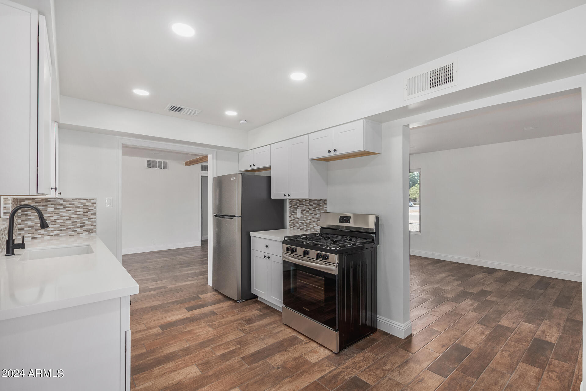 1702 W COOLIDGE Street