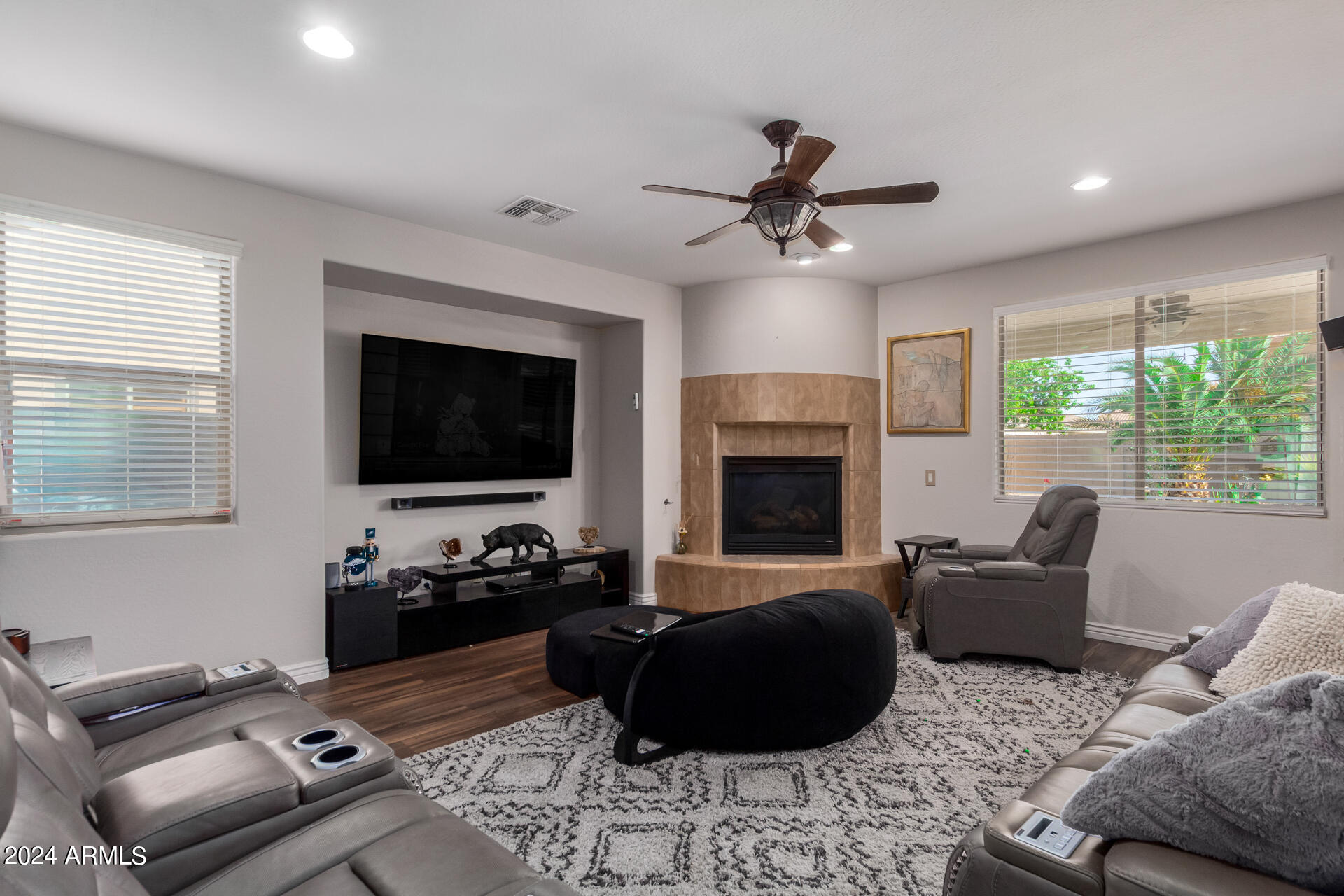 11401 E SHERIDAN Circle