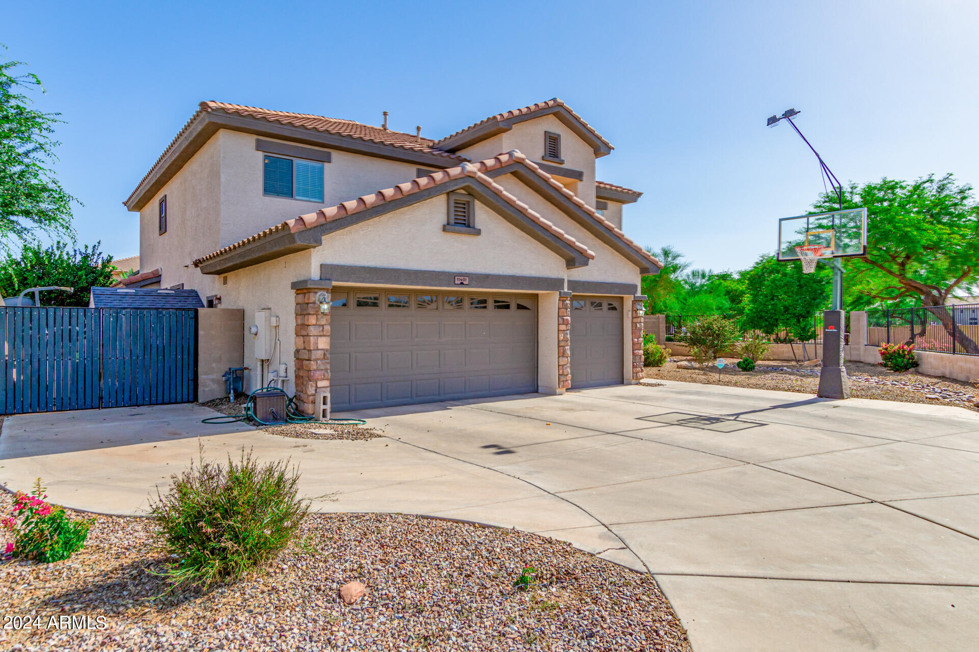 11401 E SHERIDAN Circle