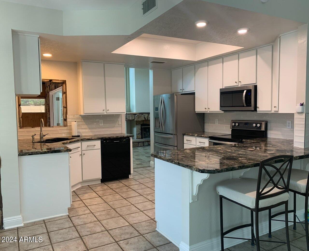 10093 E DREYFUS Avenue