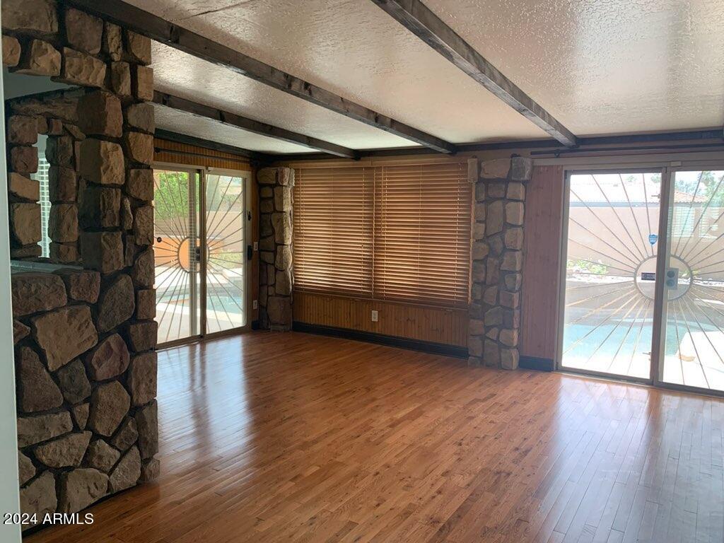 10093 E DREYFUS Avenue