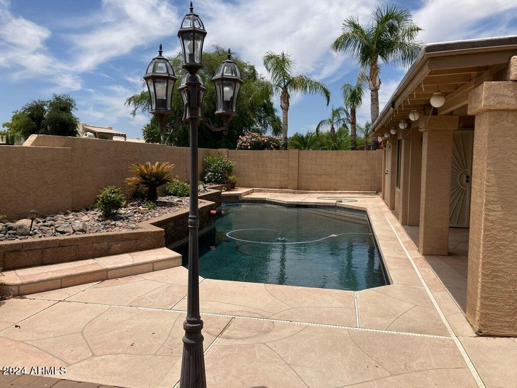 10093 E DREYFUS Avenue