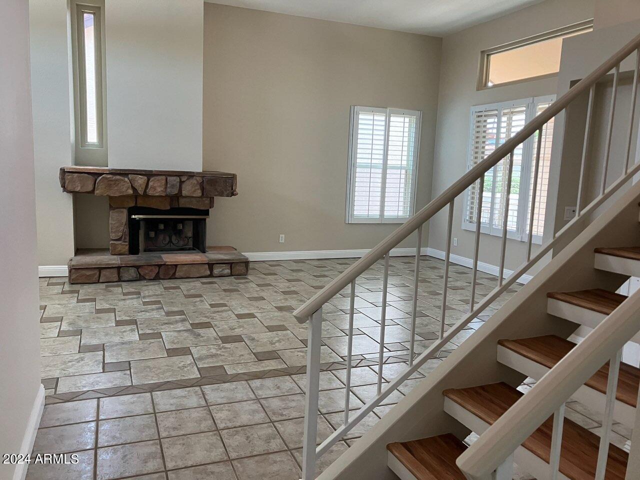 10093 E DREYFUS Avenue