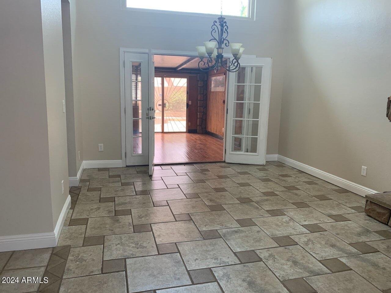 10093 E DREYFUS Avenue