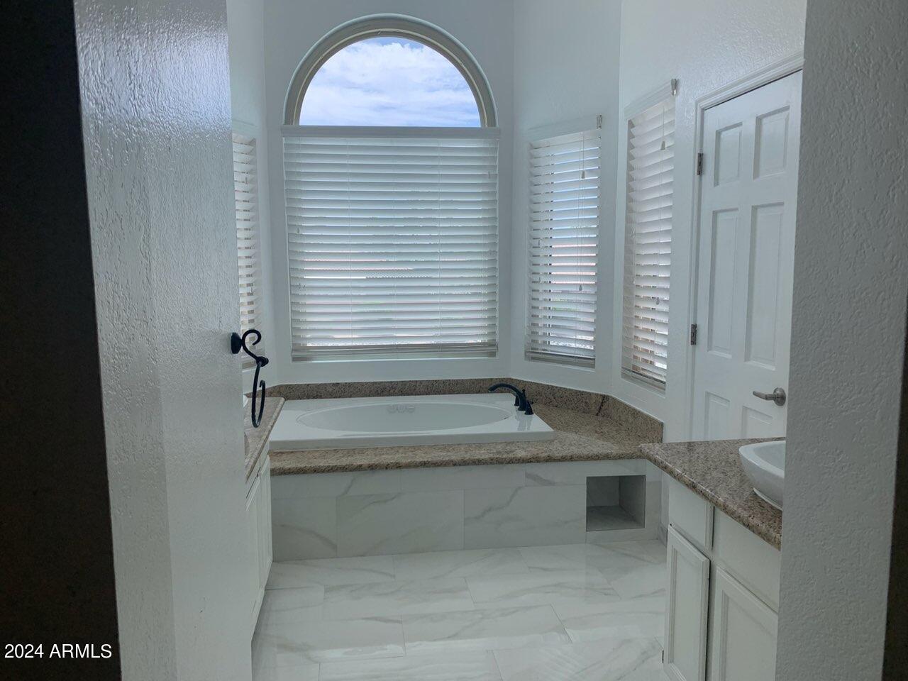 10093 E DREYFUS Avenue