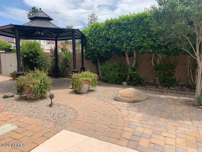 10093 E DREYFUS Avenue