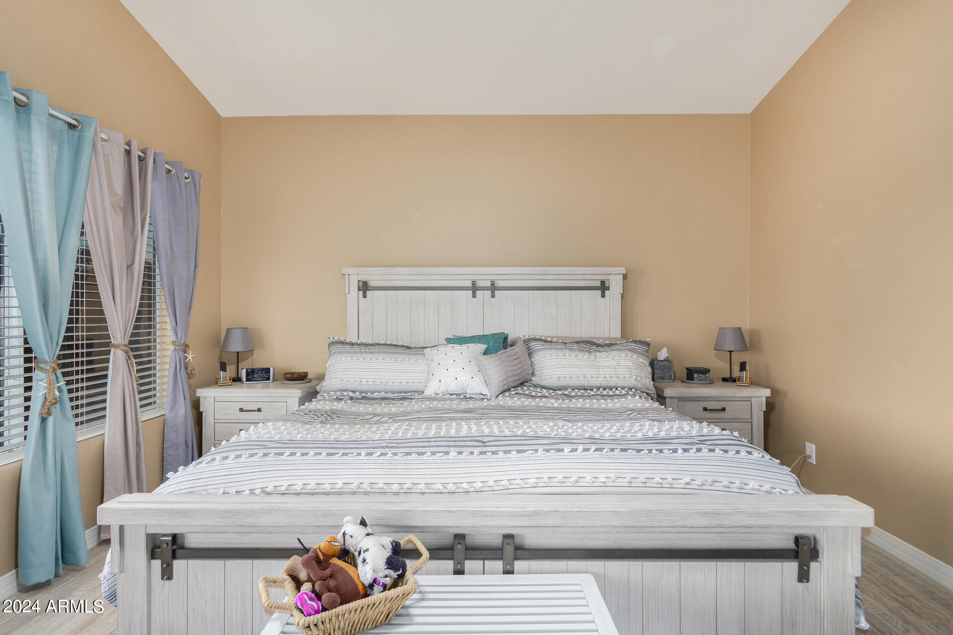 907 E BROOKWOOD Court