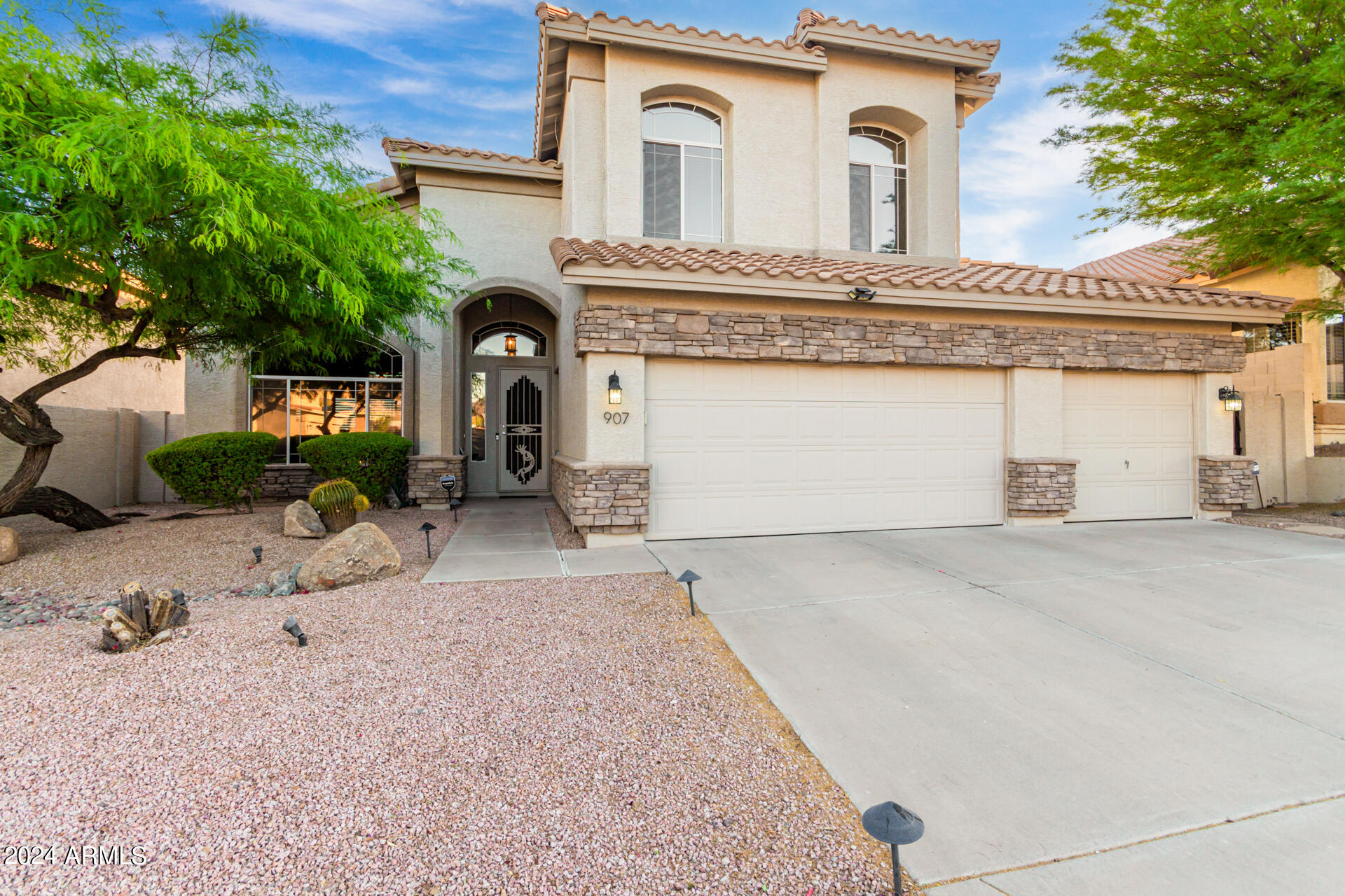 907 E BROOKWOOD Court