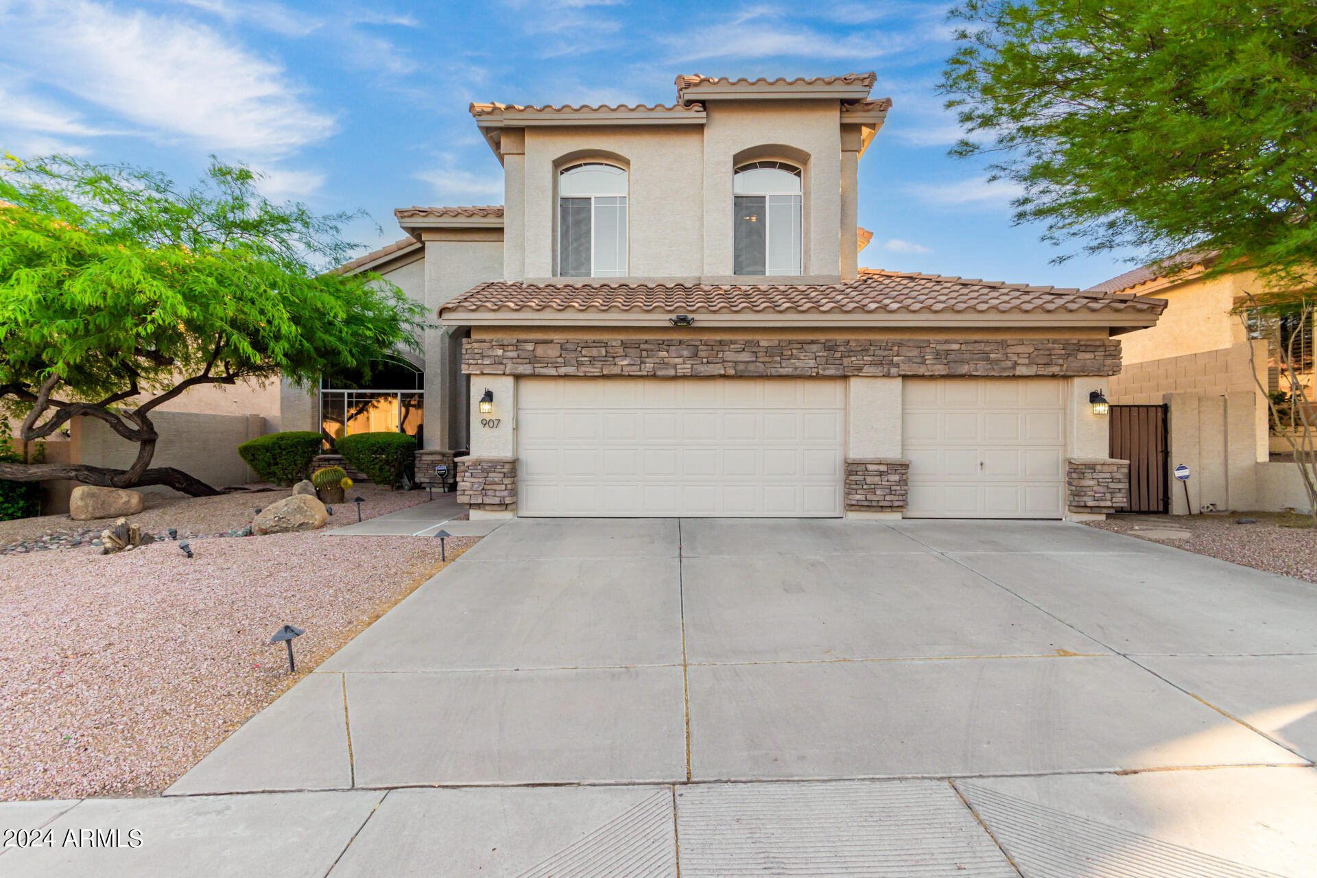 907 E BROOKWOOD Court