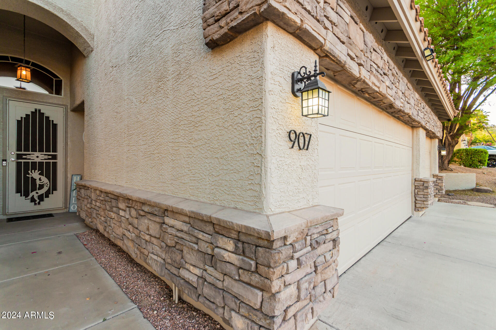 907 E BROOKWOOD Court