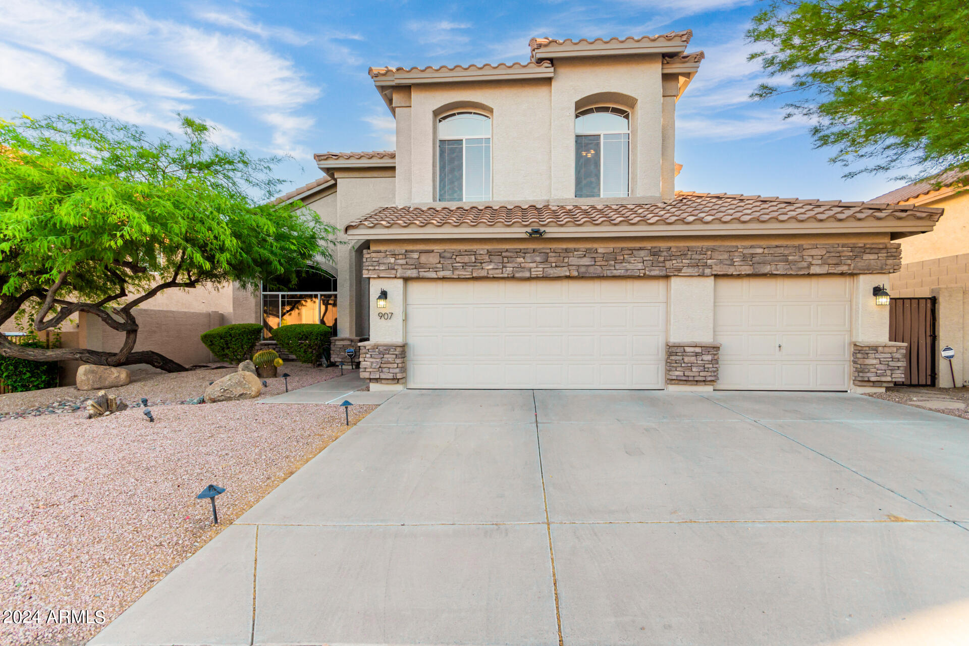 907 E BROOKWOOD Court