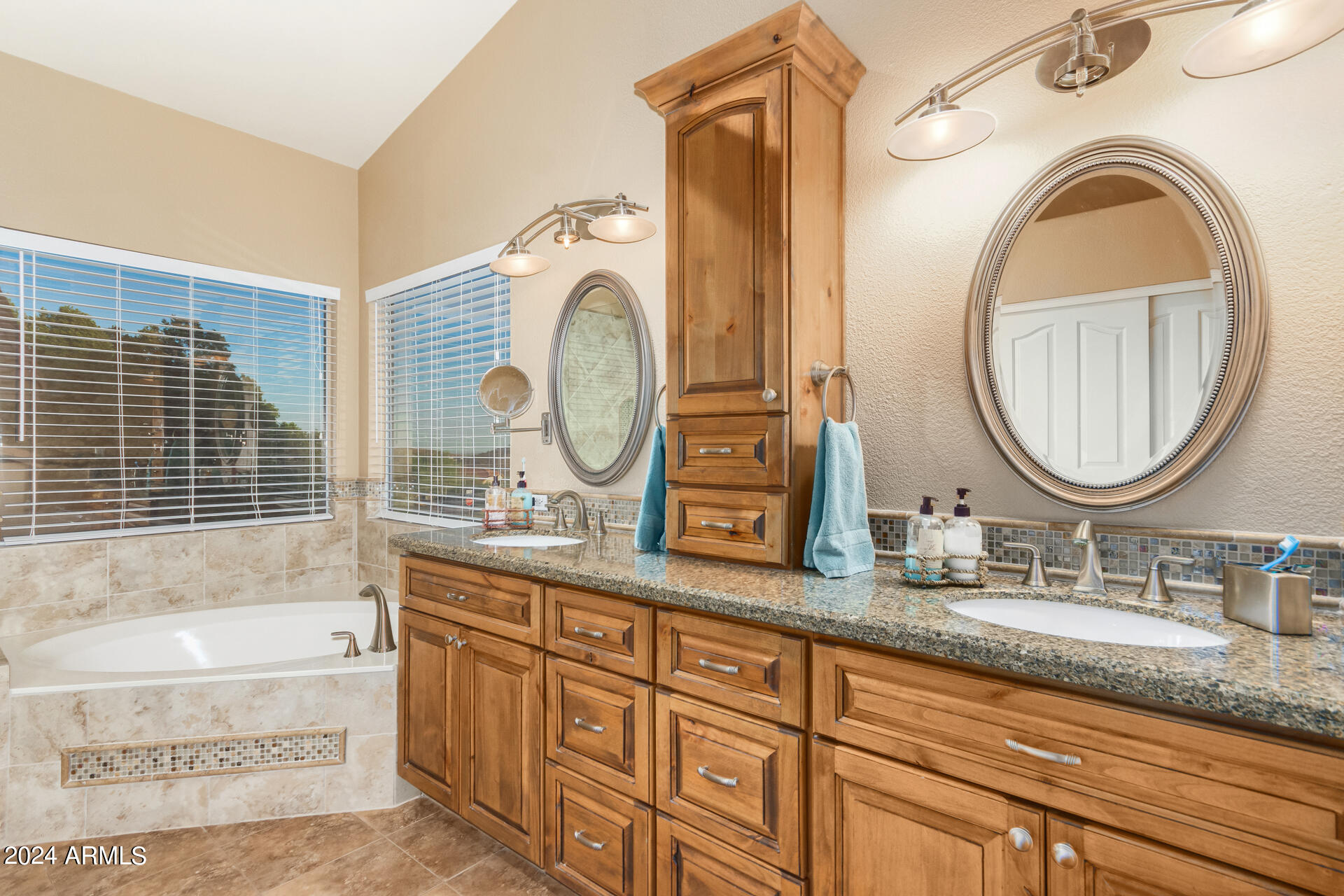 907 E BROOKWOOD Court