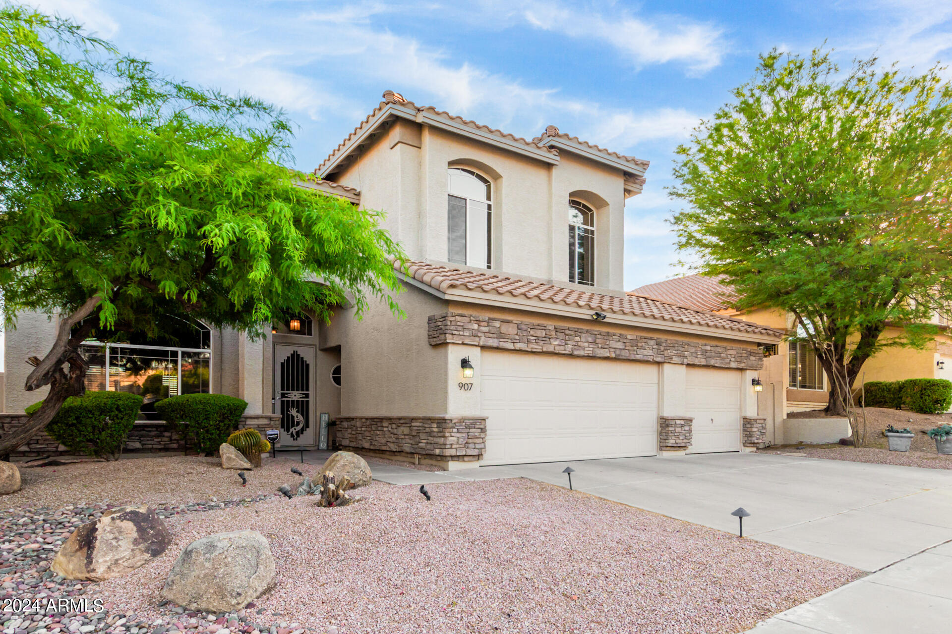 907 E BROOKWOOD Court