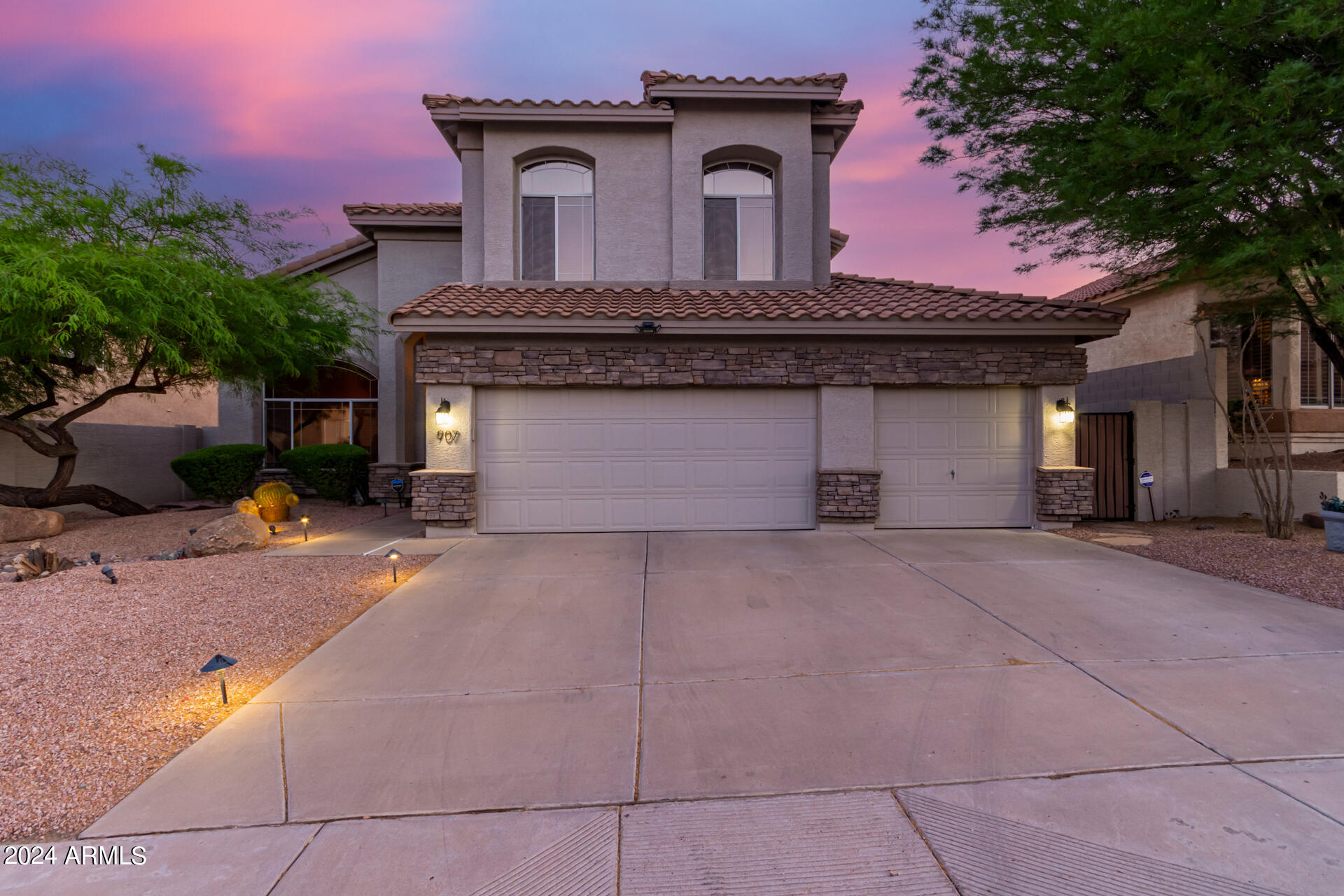 907 E BROOKWOOD Court