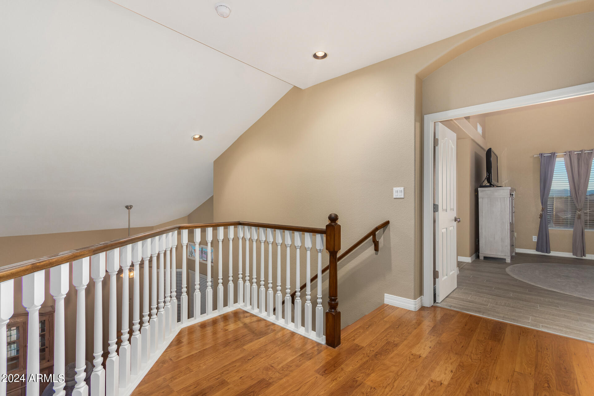 907 E BROOKWOOD Court