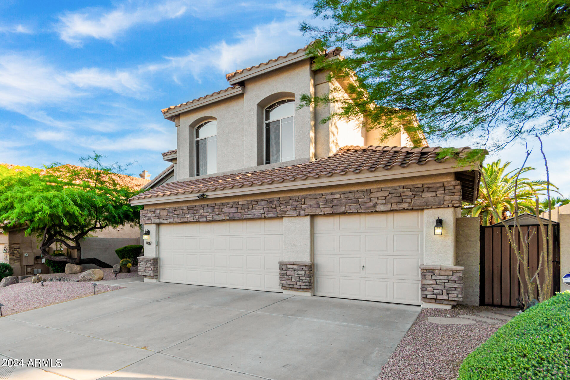 907 E BROOKWOOD Court