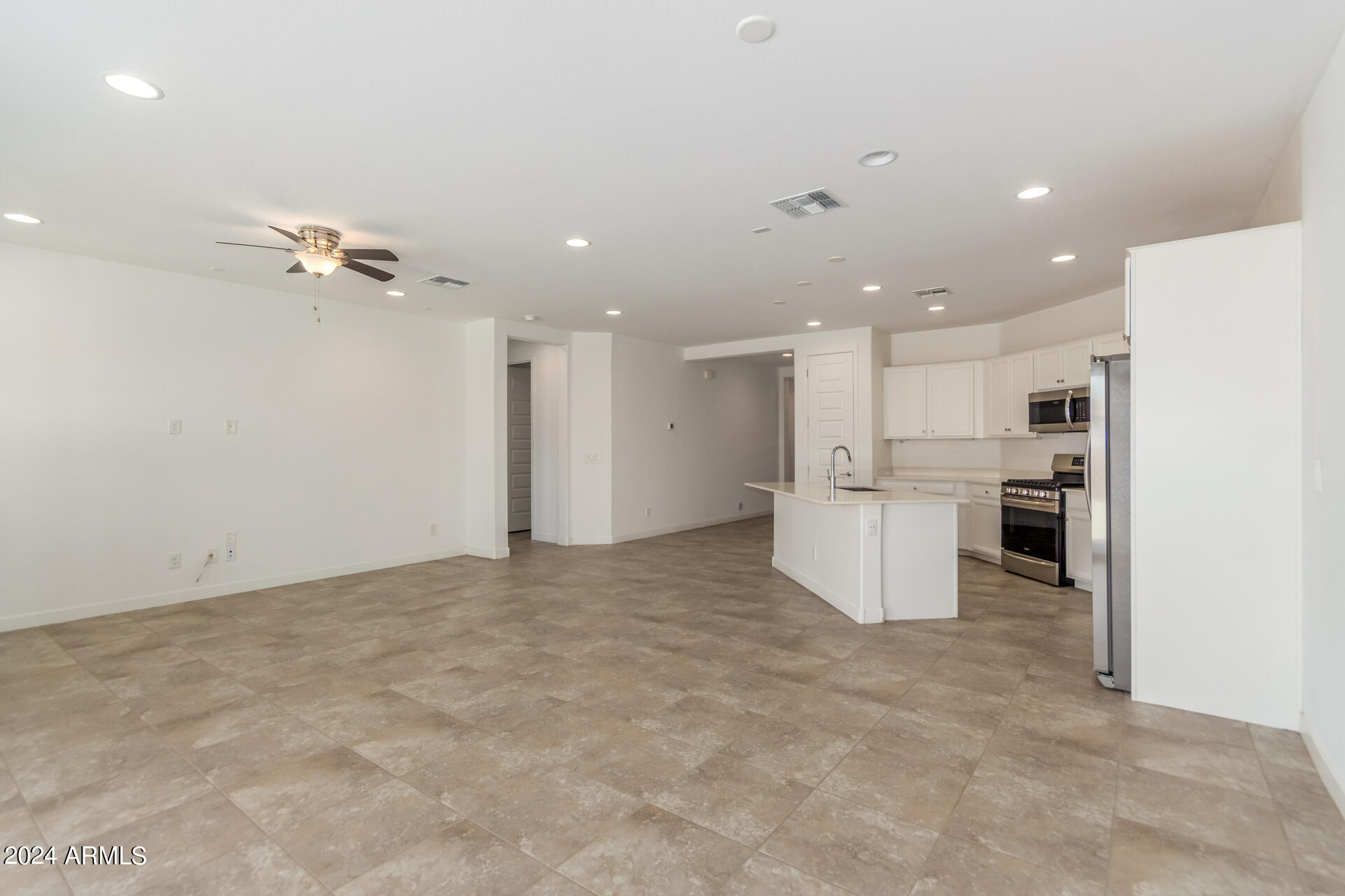 19216 W HAZELWOOD Street