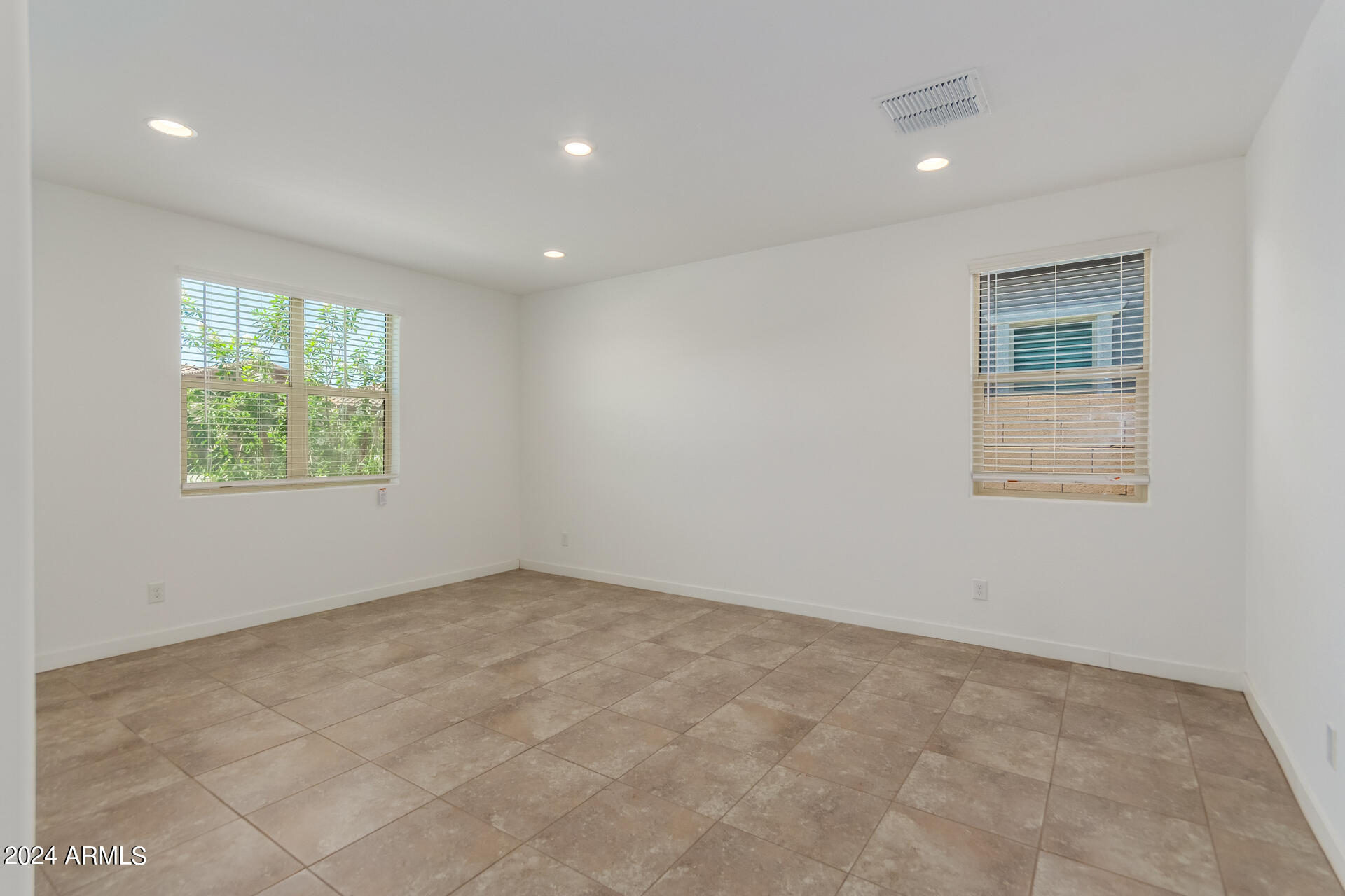 19216 W HAZELWOOD Street