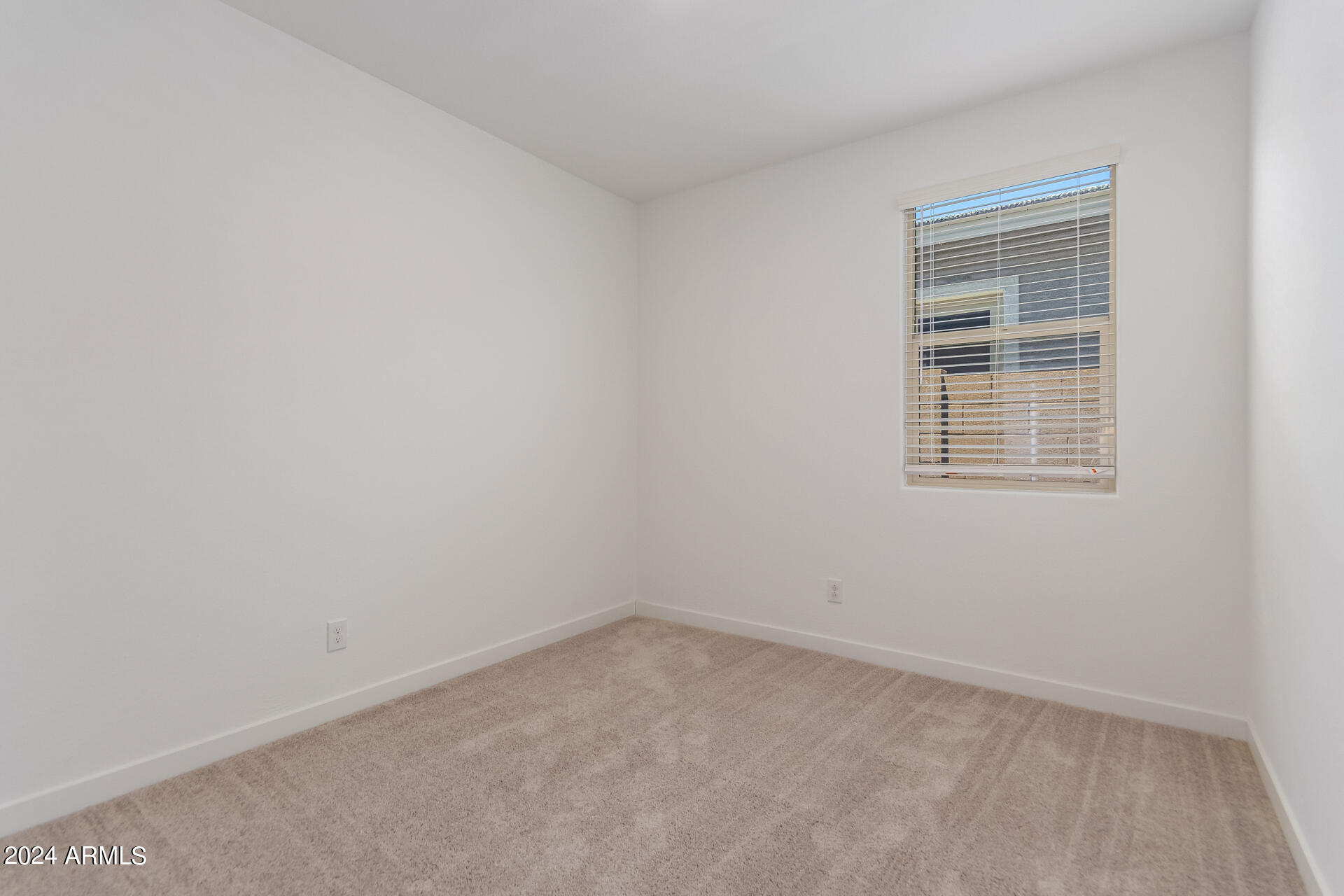 19216 W HAZELWOOD Street