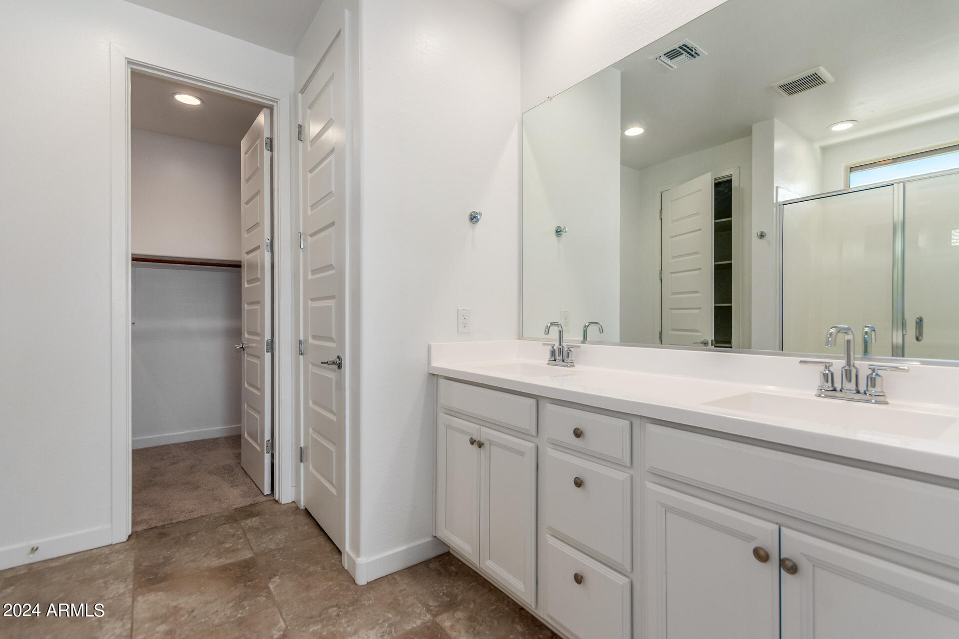 19216 W HAZELWOOD Street