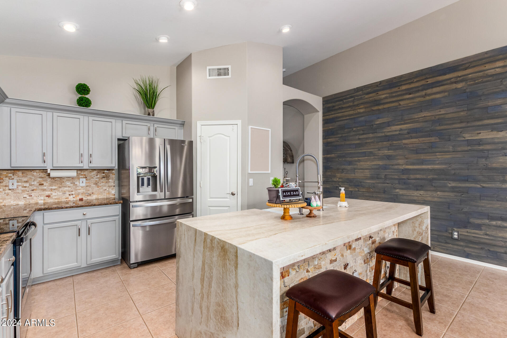 21675 E CAMINA PLATA --