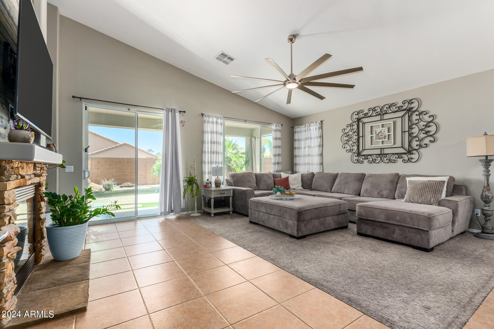 21675 E CAMINA PLATA --