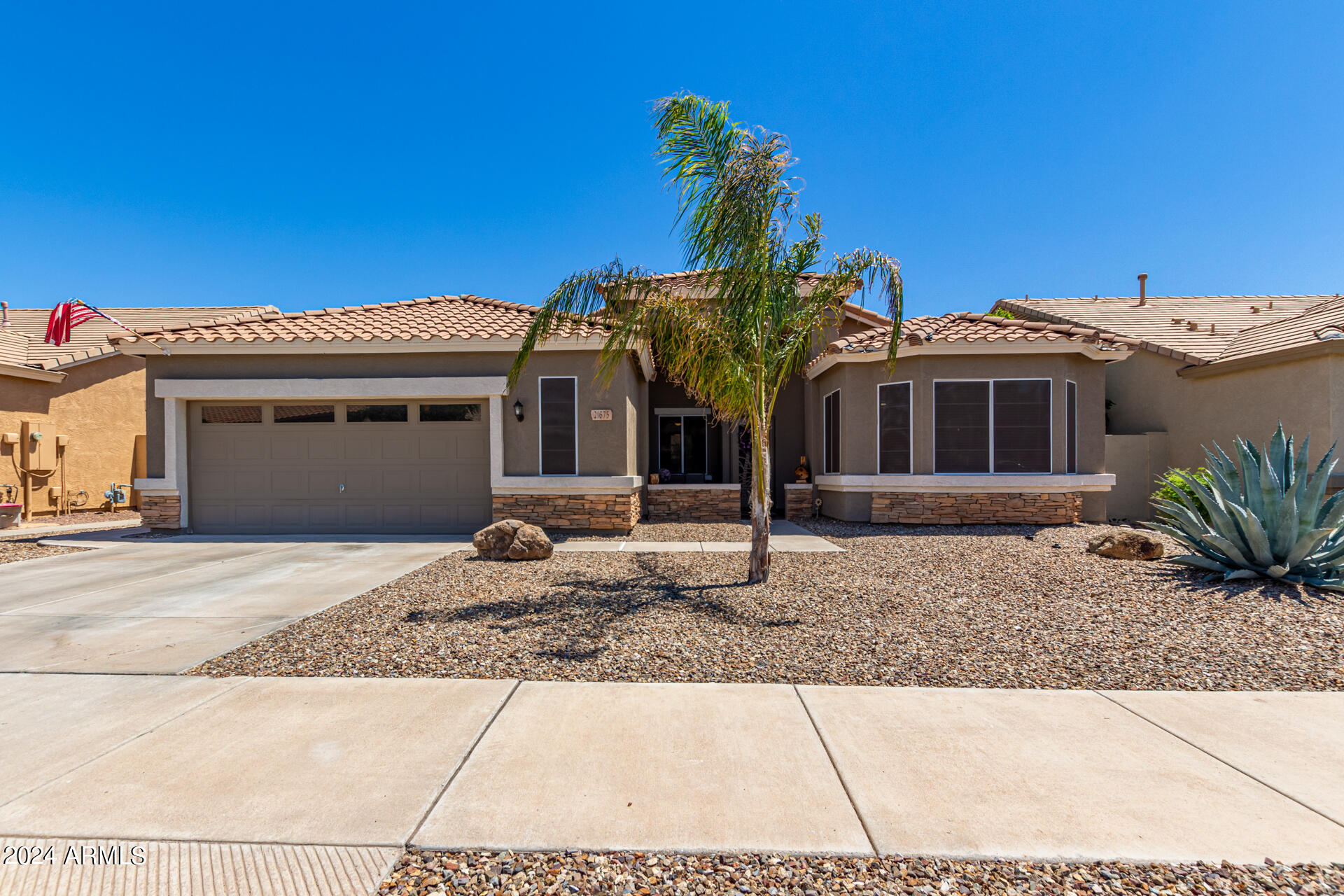21675 E CAMINA PLATA --