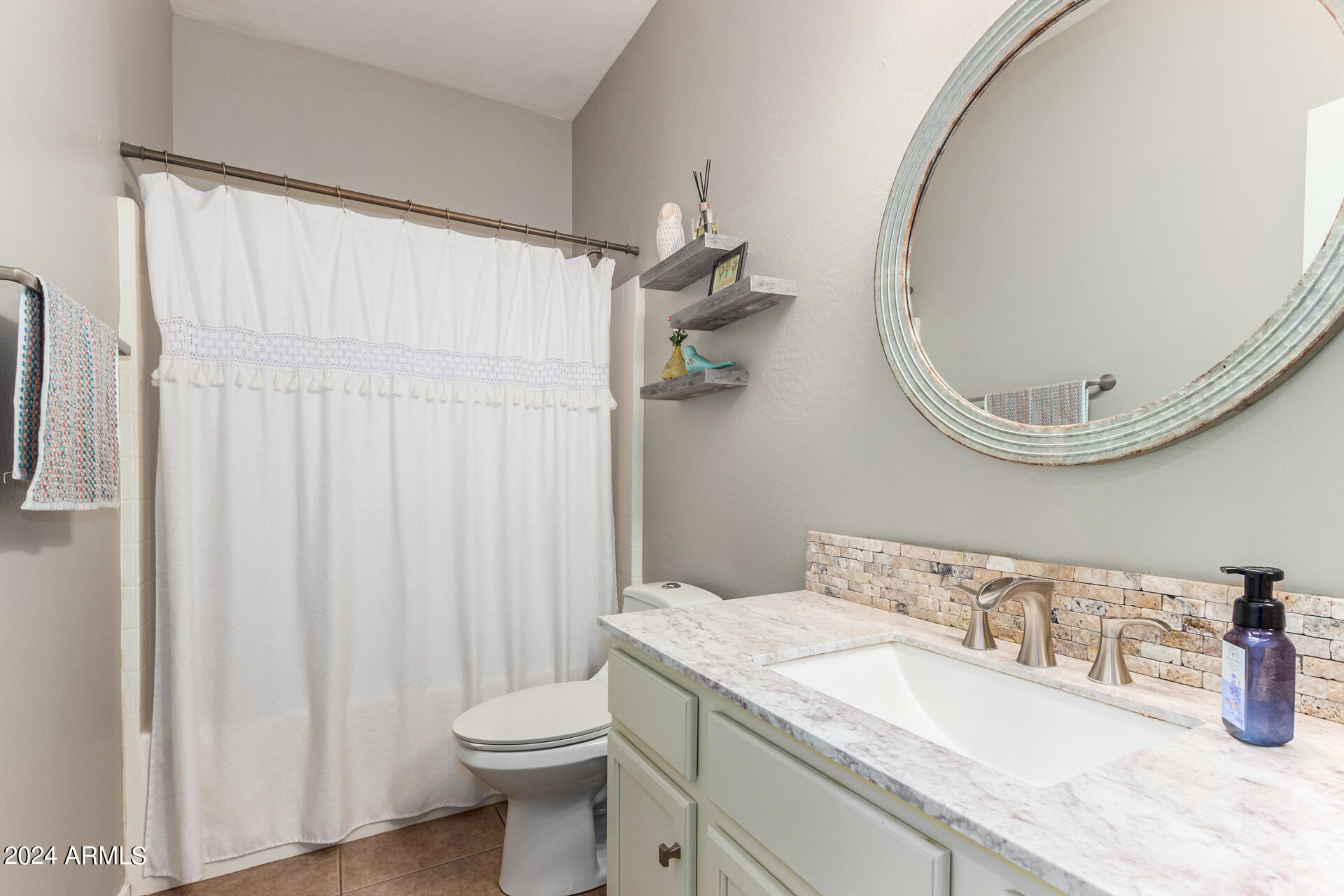 21675 E CAMINA PLATA --