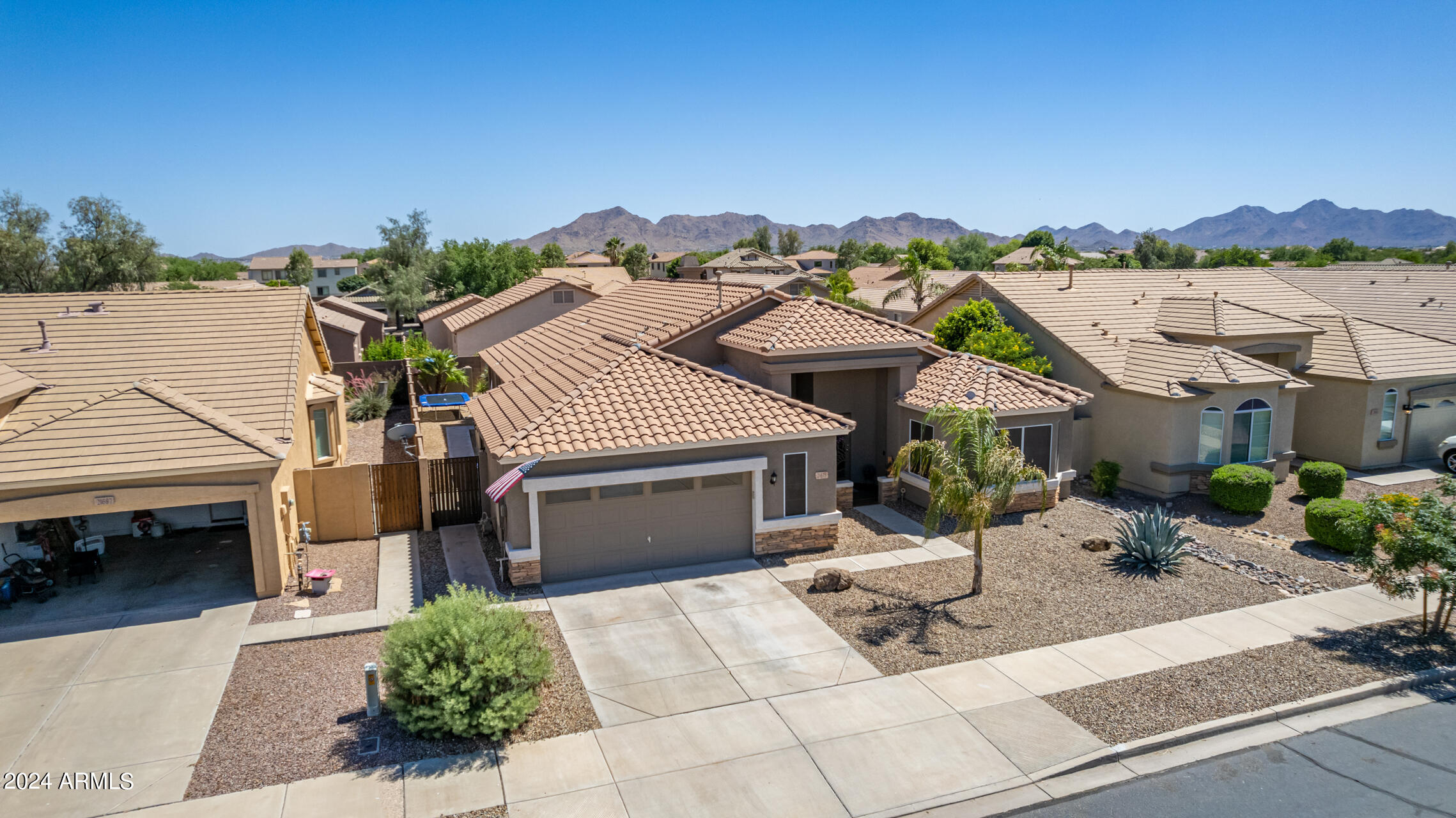 21675 E CAMINA PLATA --